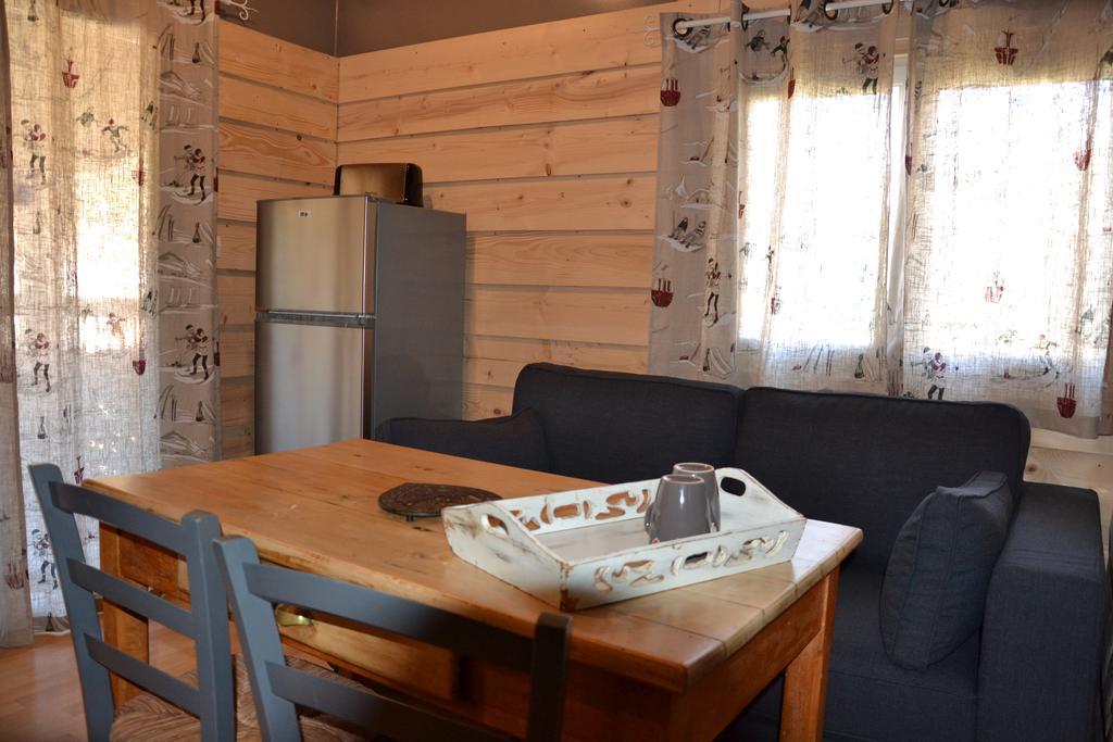 Camping La Mare Aux Fees Hotel Roquefeuil Екстериор снимка