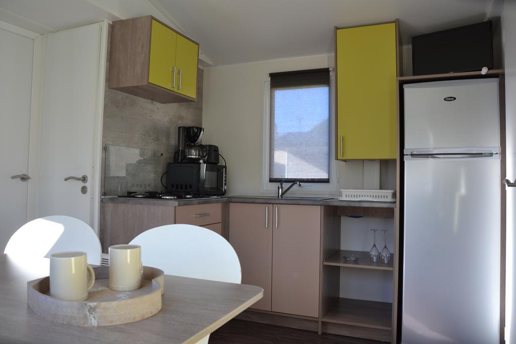 Camping La Mare Aux Fees Hotel Roquefeuil Екстериор снимка