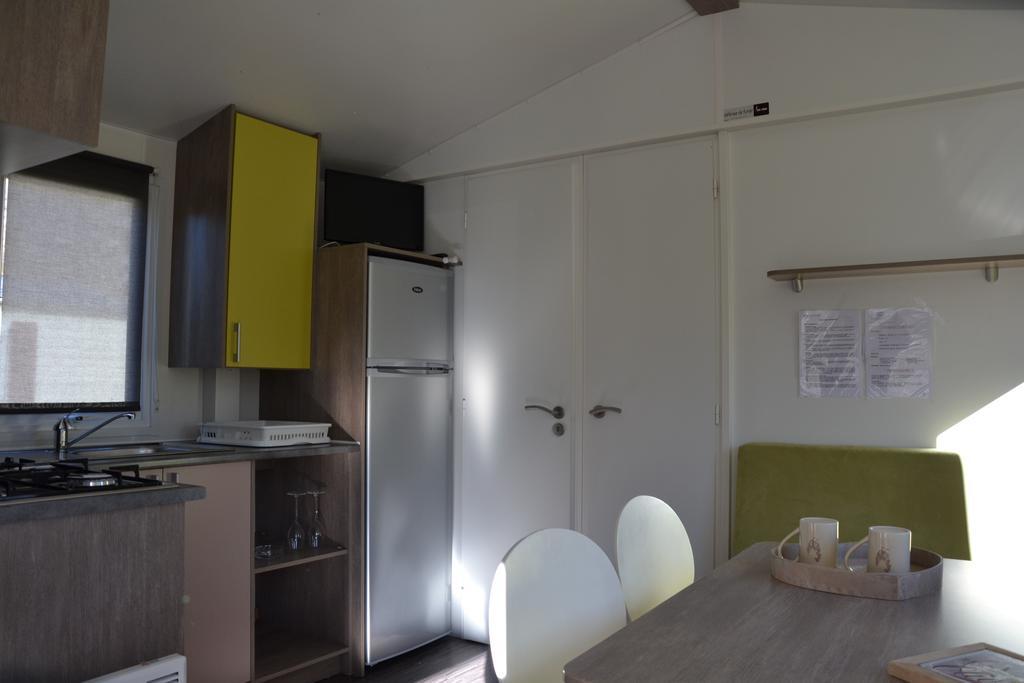 Camping La Mare Aux Fees Hotel Roquefeuil Екстериор снимка