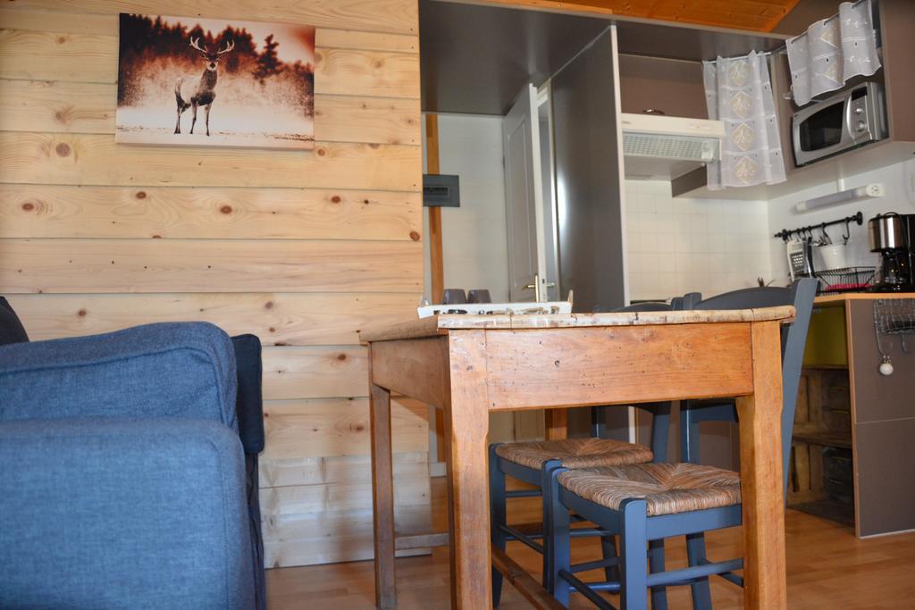 Camping La Mare Aux Fees Hotel Roquefeuil Екстериор снимка