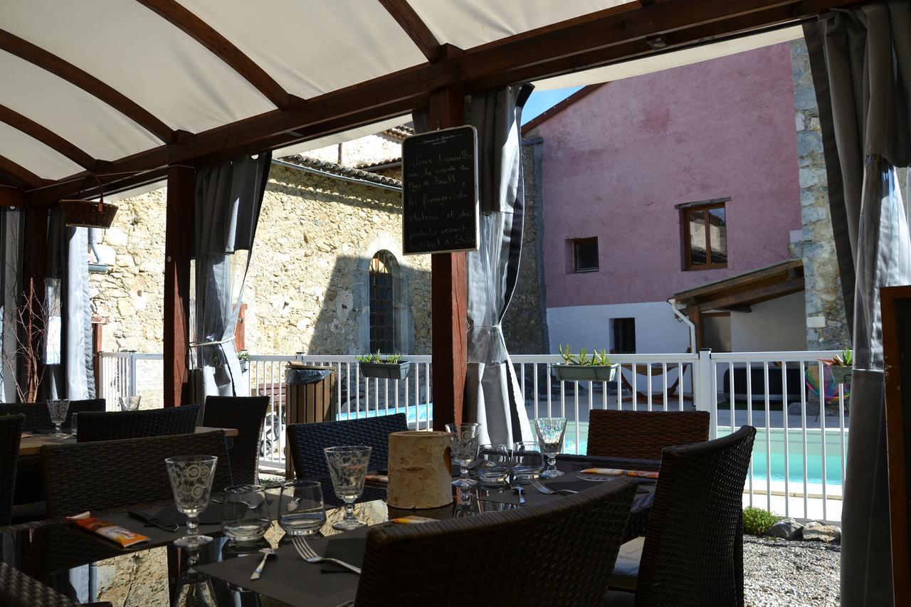 Camping La Mare Aux Fees Hotel Roquefeuil Екстериор снимка