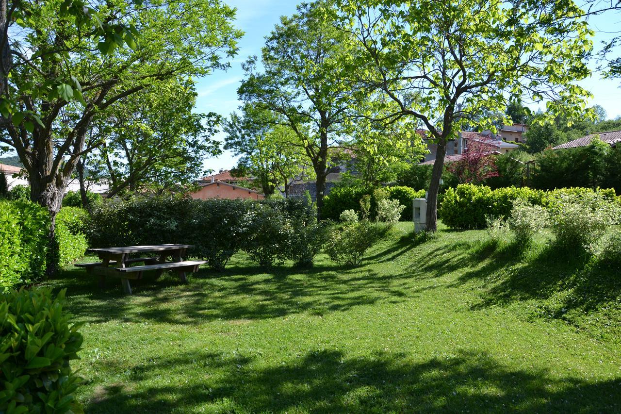 Camping La Mare Aux Fees Hotel Roquefeuil Екстериор снимка
