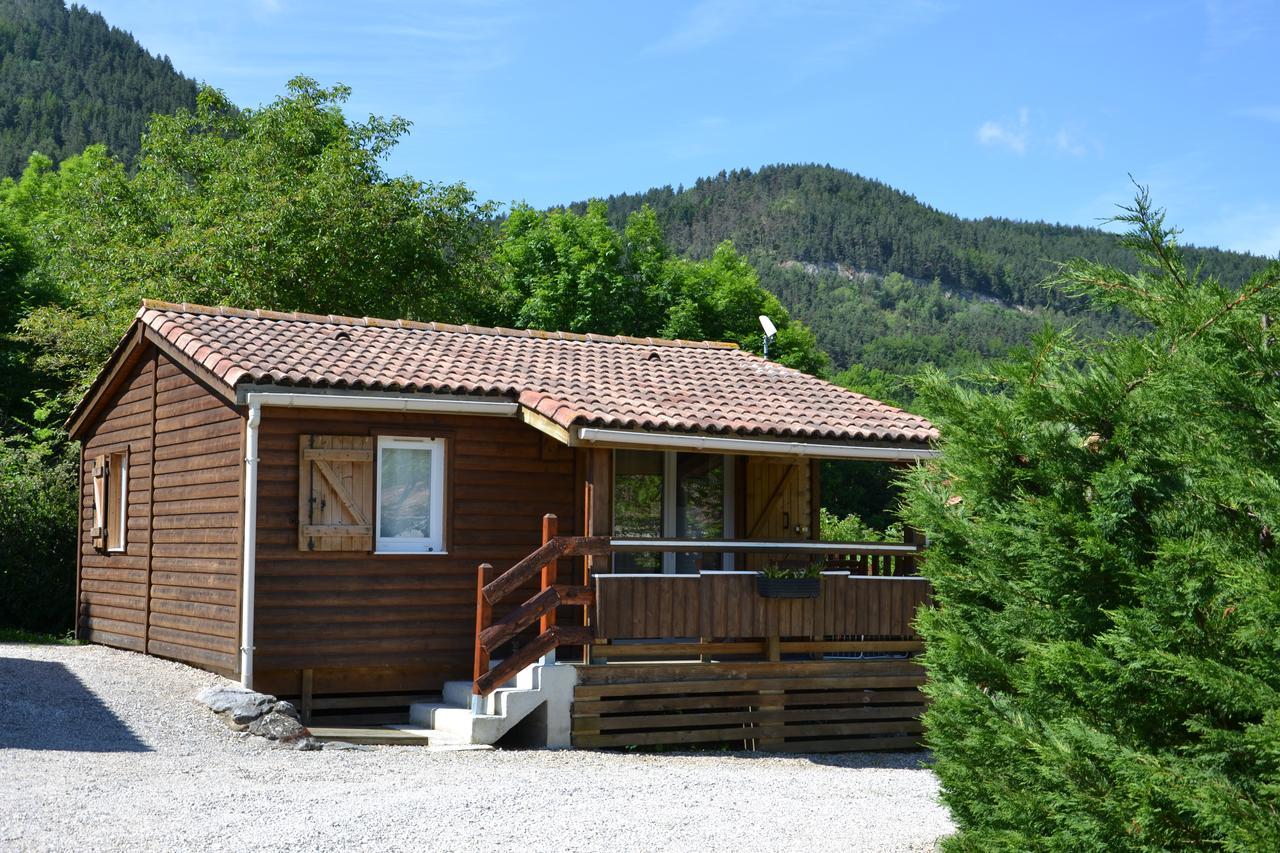 Camping La Mare Aux Fees Hotel Roquefeuil Екстериор снимка