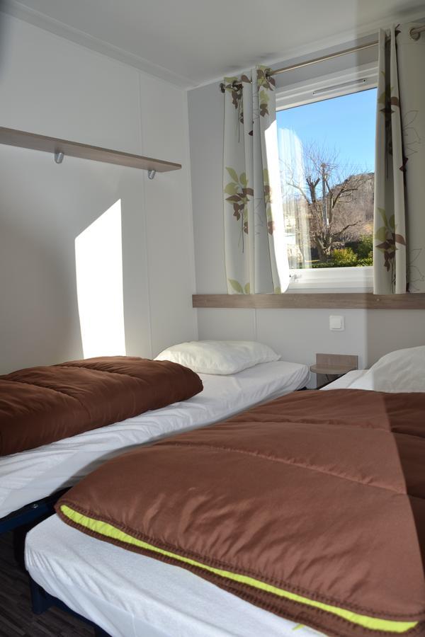 Camping La Mare Aux Fees Hotel Roquefeuil Екстериор снимка