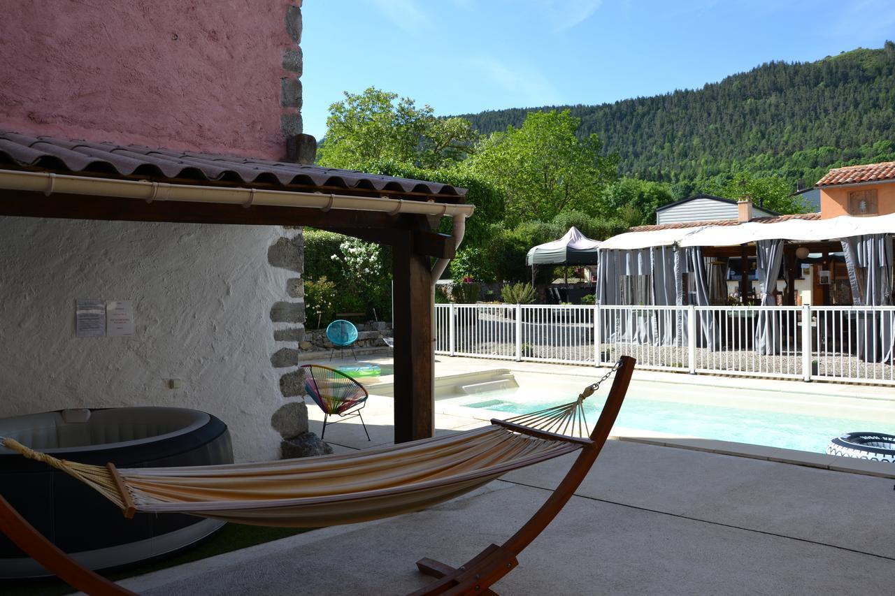 Camping La Mare Aux Fees Hotel Roquefeuil Екстериор снимка
