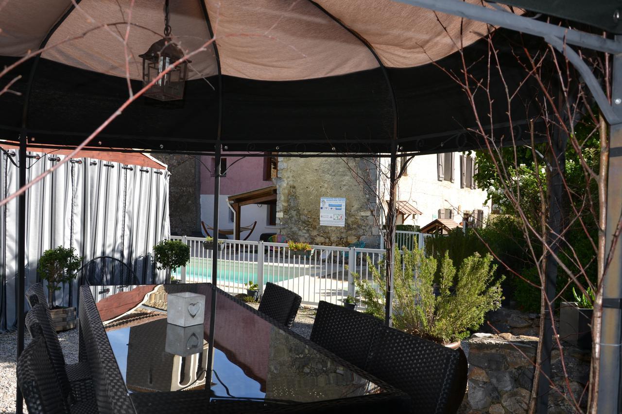 Camping La Mare Aux Fees Hotel Roquefeuil Екстериор снимка