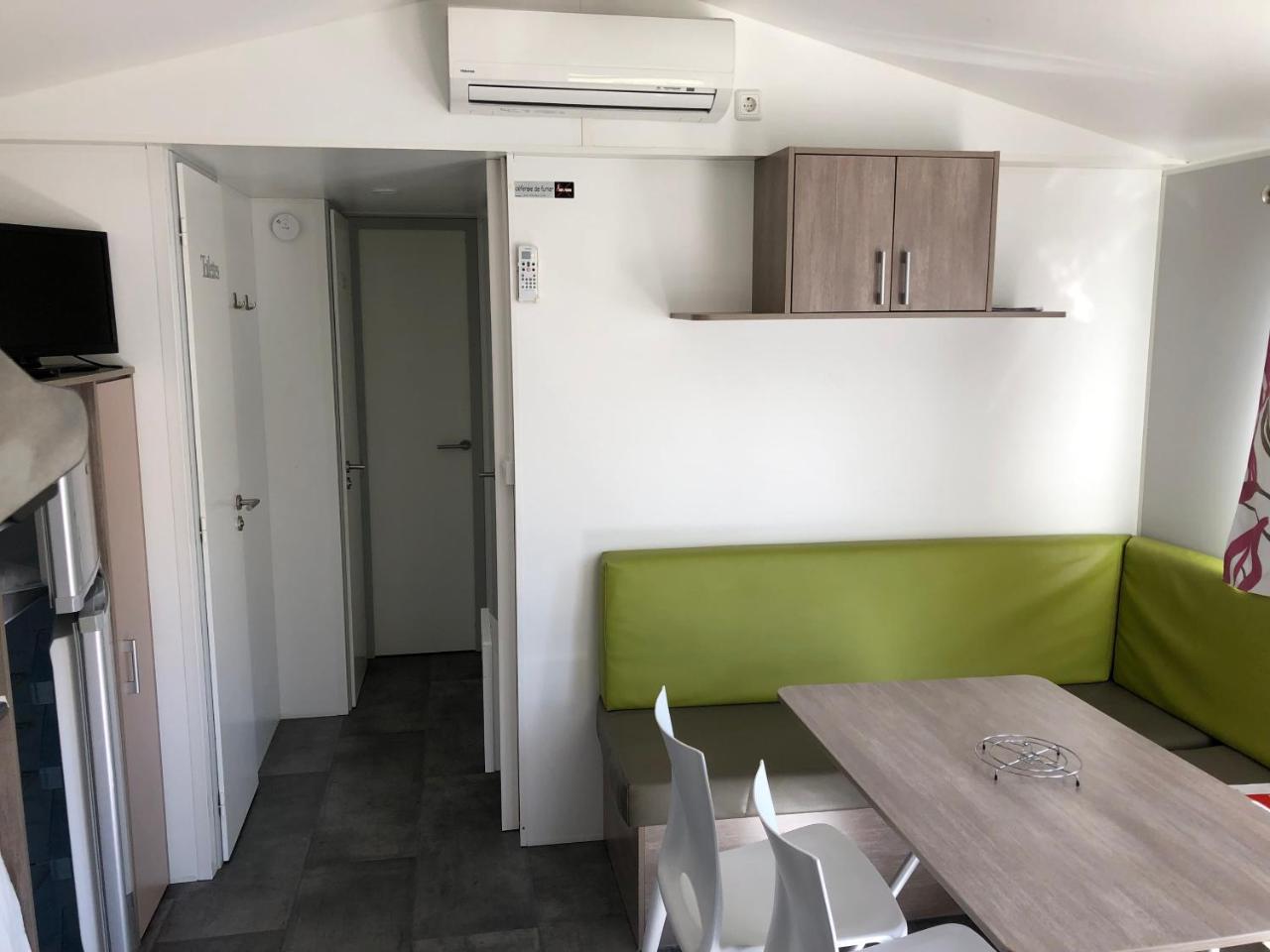 Camping La Mare Aux Fees Hotel Roquefeuil Екстериор снимка