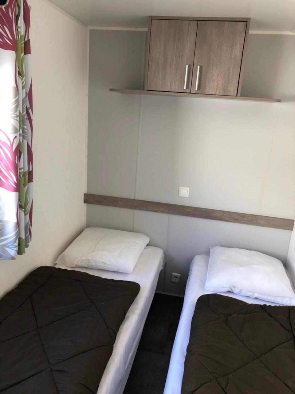 Camping La Mare Aux Fees Hotel Roquefeuil Екстериор снимка