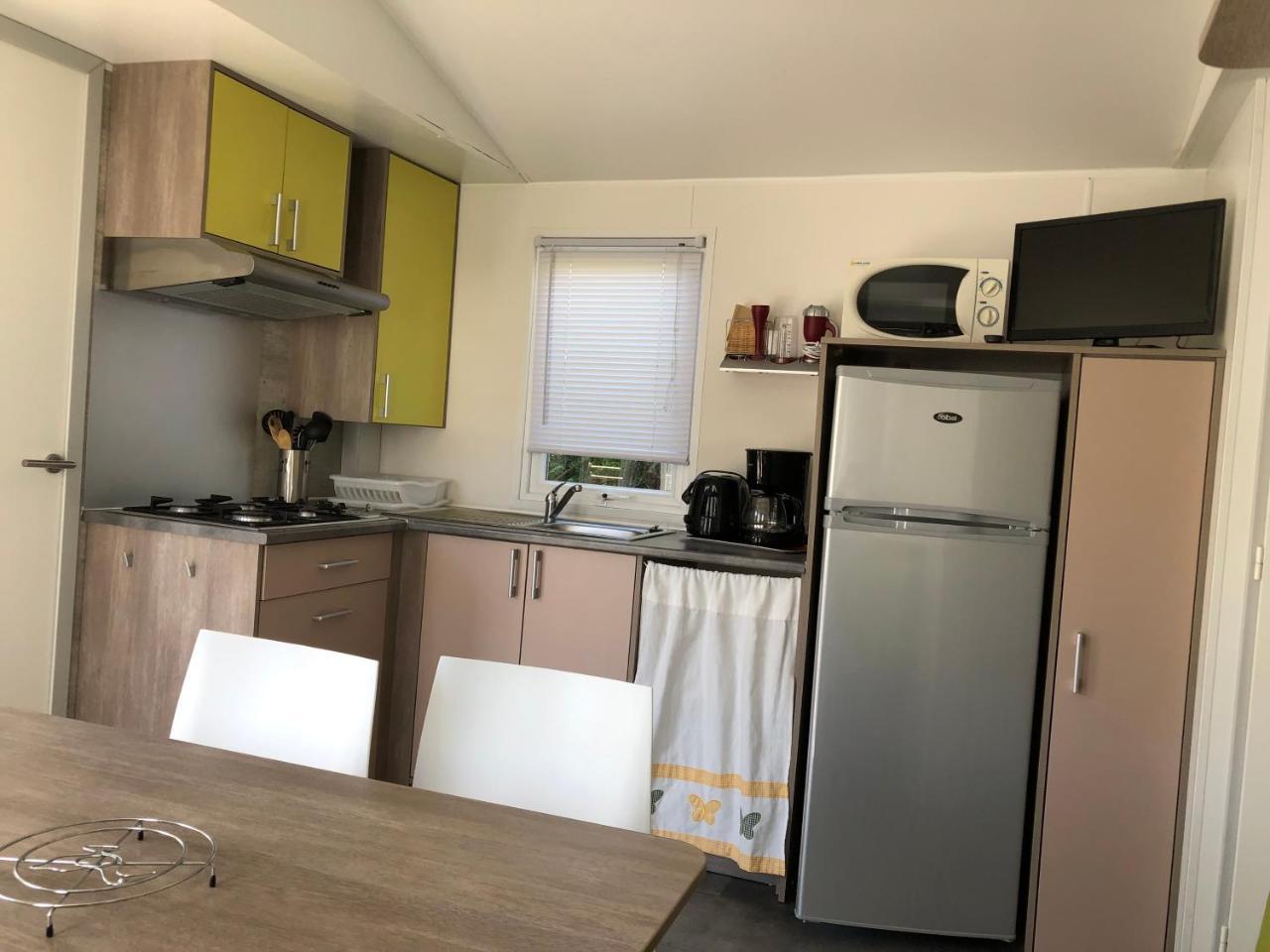 Camping La Mare Aux Fees Hotel Roquefeuil Екстериор снимка