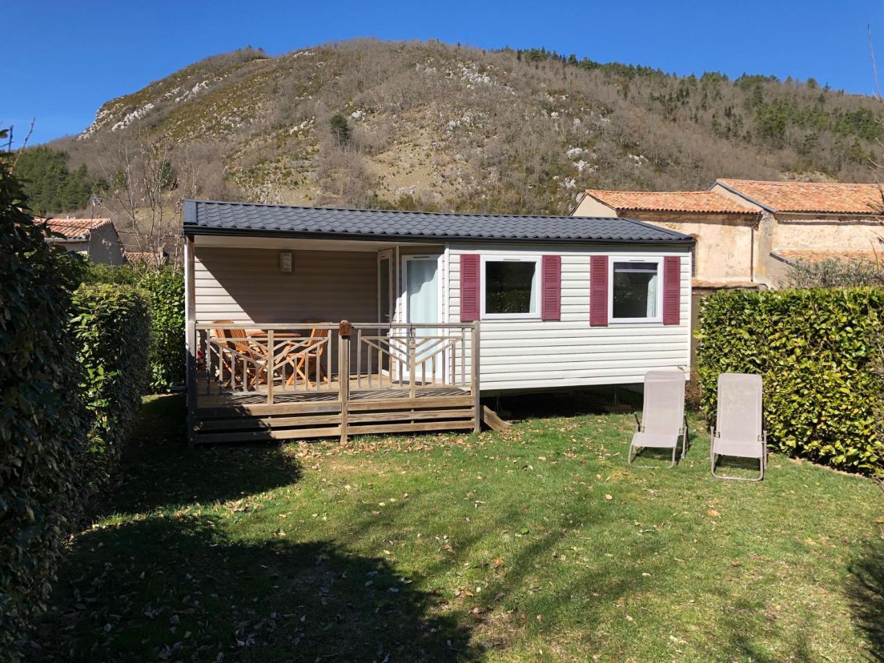 Camping La Mare Aux Fees Hotel Roquefeuil Екстериор снимка